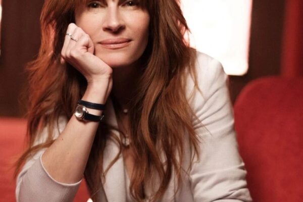 “So Shiny And Radiant”: 56-Year-Old Julia Roberts Surprised Everyone With a Big New Look!