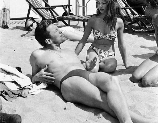 Rare Beach Photo of Two Hollywood Legends!: Can You Guess Who They Are?