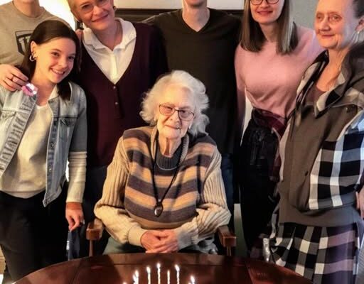 Family Gathers for Dinner at Grandma’s, Only to Face Shocking Inheritance Revelations — Story of the Day